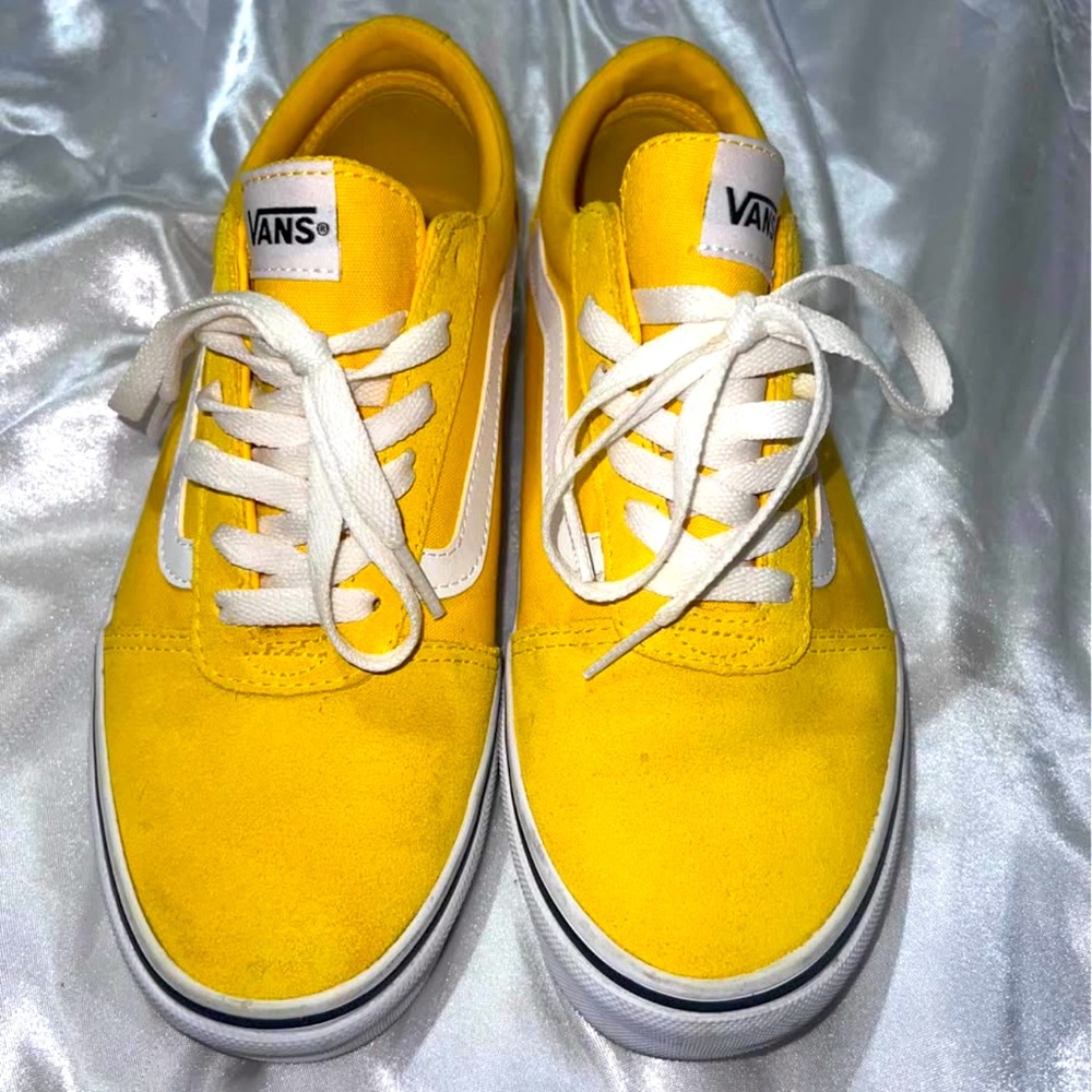 Vans Ward Lo Sneaker - Women's size 7.5 Yellow